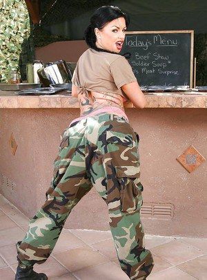 Motor reccomend hot women in army uniform